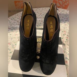 Lamb zip-up heels / booties